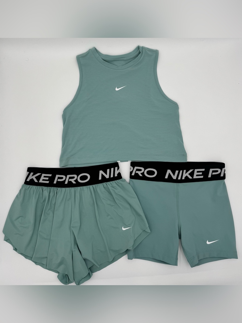 Girls Green Nike Pro Dri-Fit Set - Girls M - NEW
